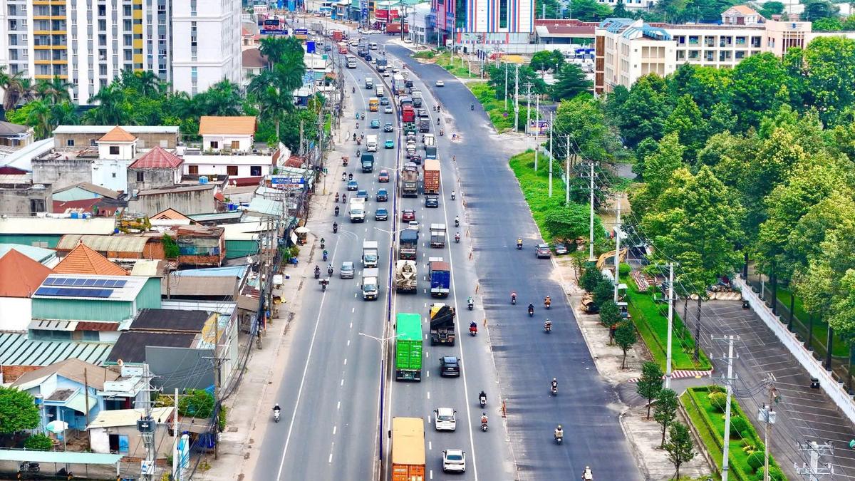 Hình thực tế Quốc lộ 13 sau khi mở rộng quanh khu vực The Emerald Boulevard