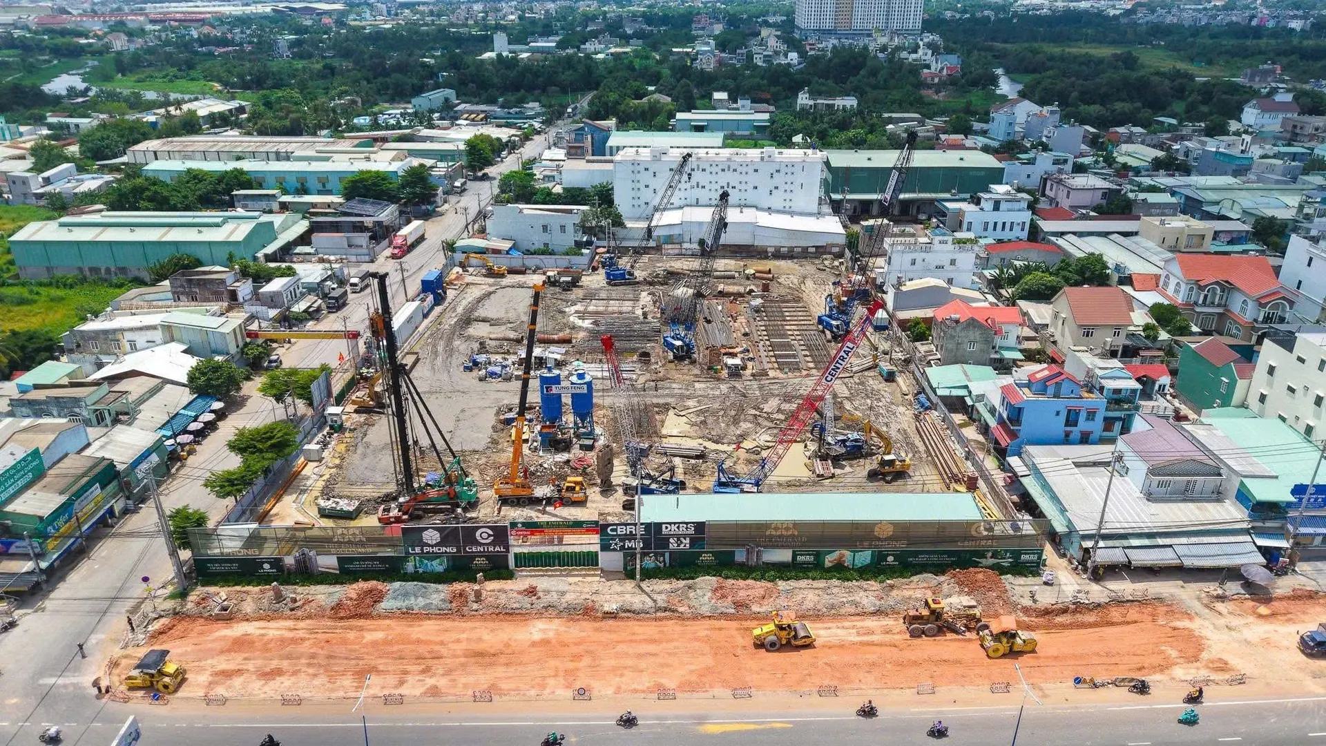 Mặt tiền công trường The Emerald Boulevard ngày 09/06/2026